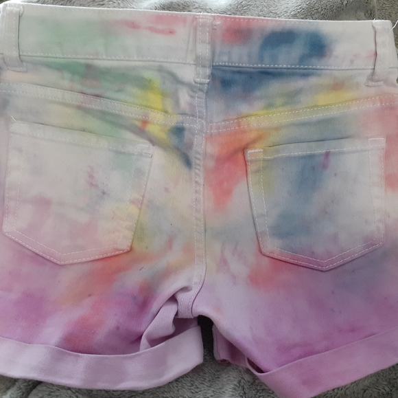 Girls Cat & Jack Tie dye shorts - Picture 3 of 3